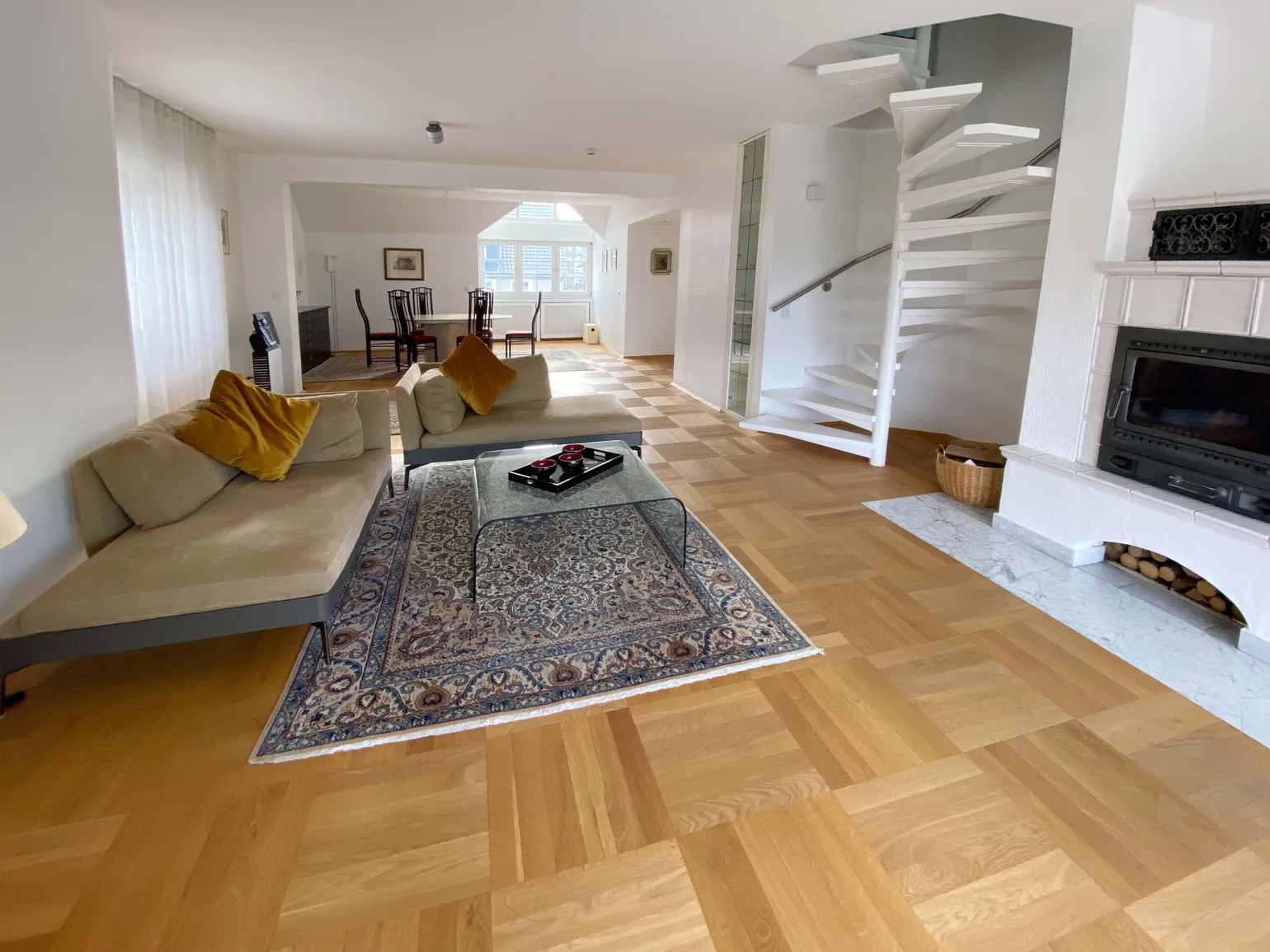 Wohn-/Esszimmer mit Kamin