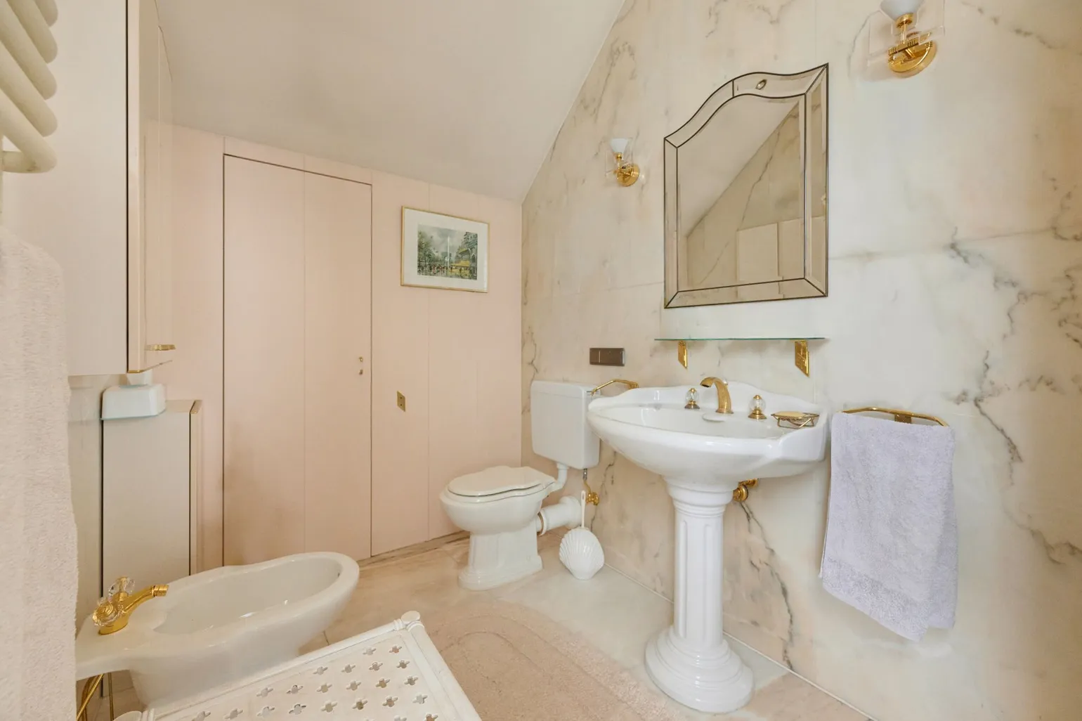 en-suite Bad