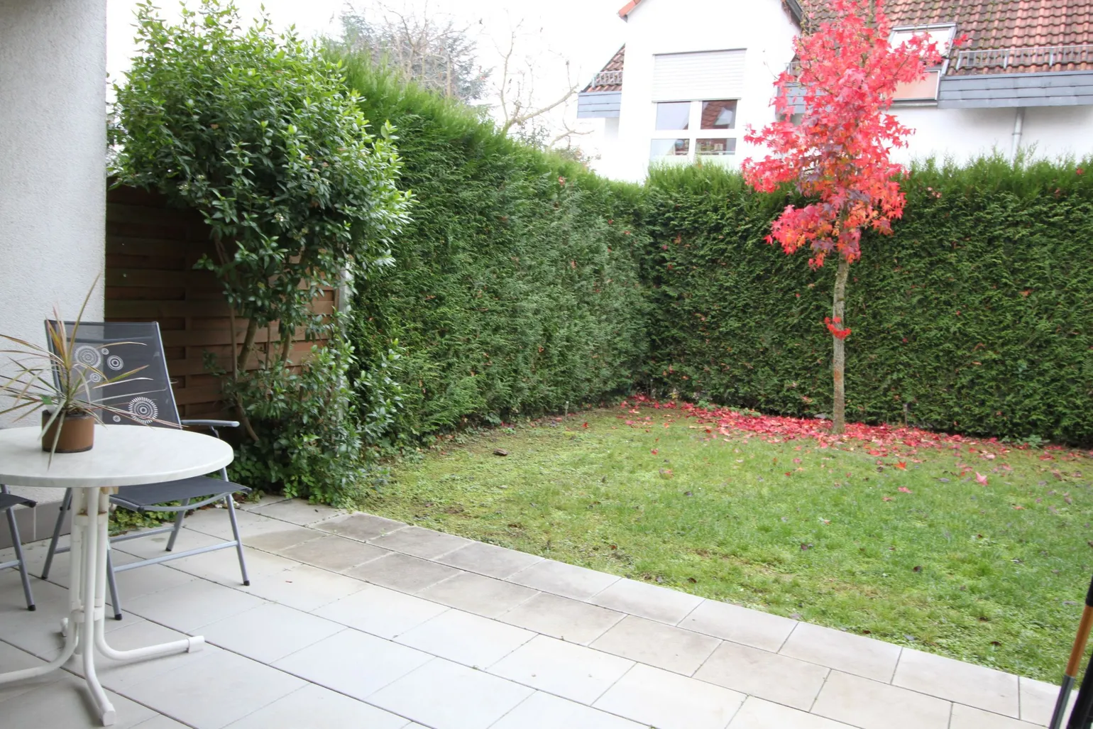 Garten mit Terrasse