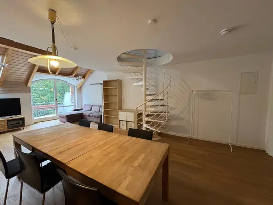 Wohnen auf zwei Ebenen – großzügige 5-Zimmer-Maisonette mit Balkon