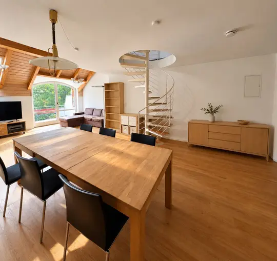 Wohnen auf zwei Ebenen – großzügige 5-Zimmer-Maisonette mit Balkon