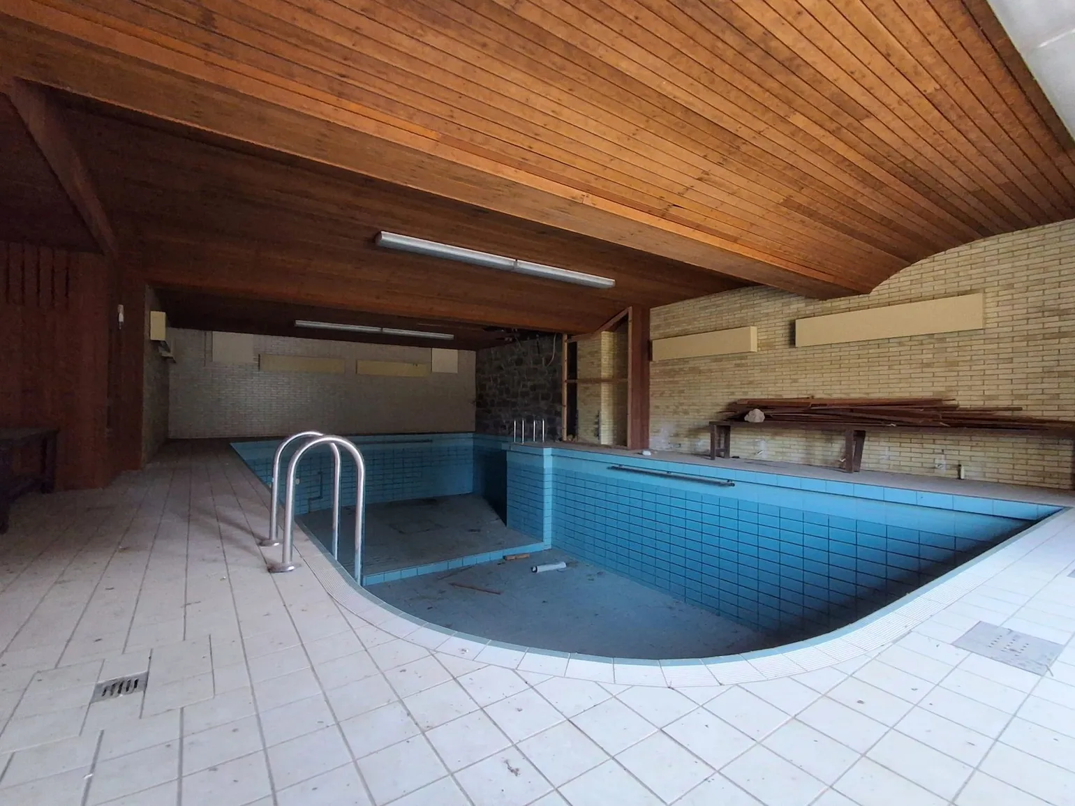 UG Anbau Schwimmhalle mit Sauna