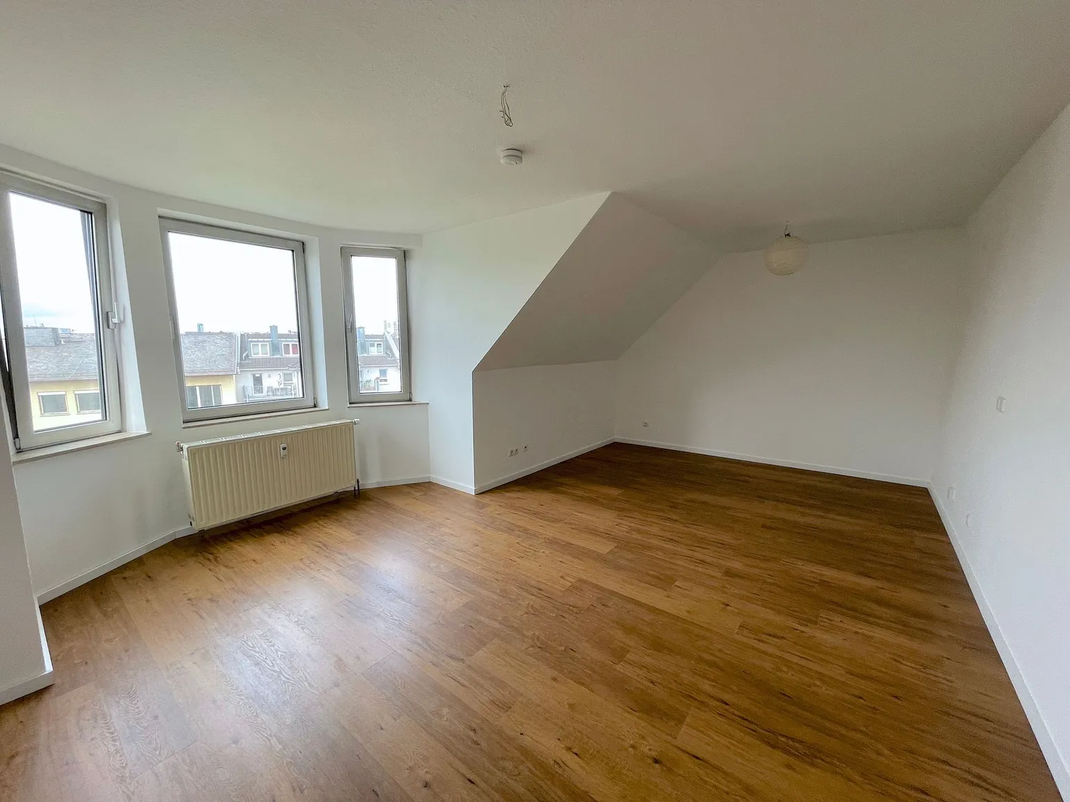 Zimmer 3, DG