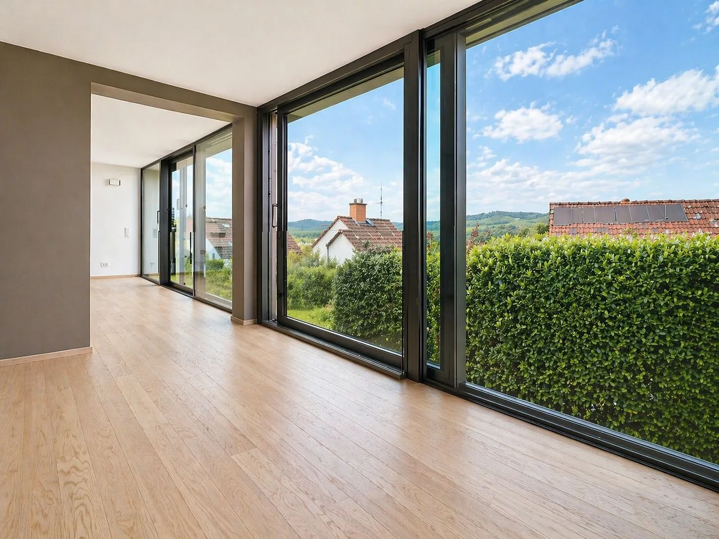 Wohnräume mit beeindruckender Panoramafensterfront
