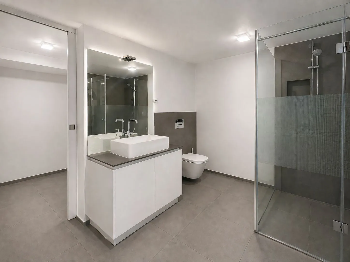 Badezimmer sowie Hauswirtschaftsraum