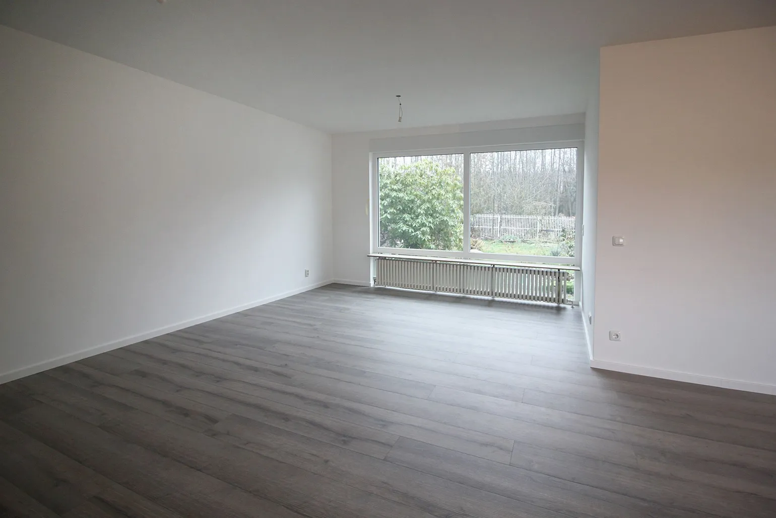 Wohnzimmer mit Blick in Garten