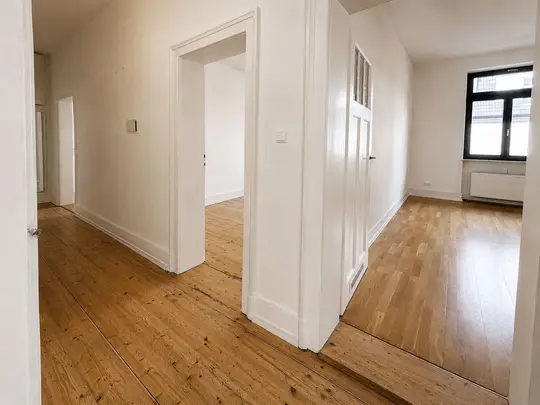 Altbau mit Charakter und Gartenblick in Frankfurt-Niederrad