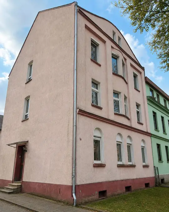 Mehrfamilienhaus mit attraktivem Grundstück und Garagen in Bochum-Werne