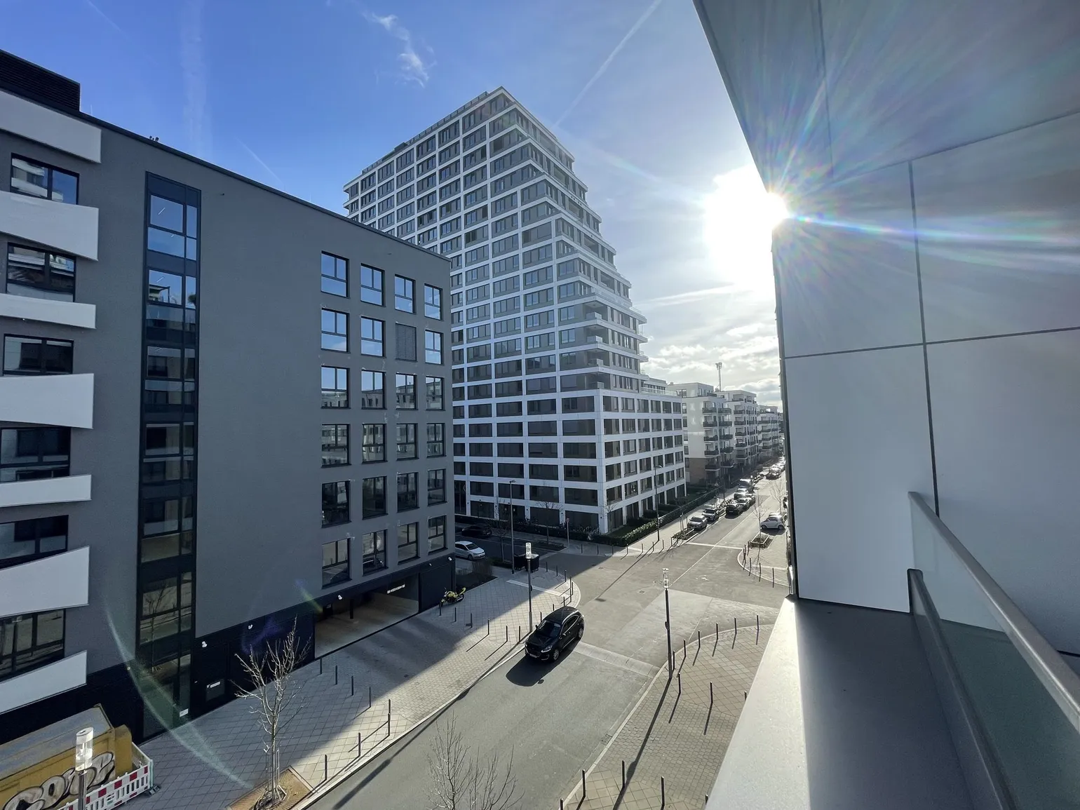 Moderne 3-Zimmer-Wohnung mit Concierge & Balkon