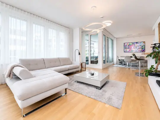 Stilvolles City-Wohnen – 3-Zimmer-Wohnung mit zwei Balkonen und Concierge-Service