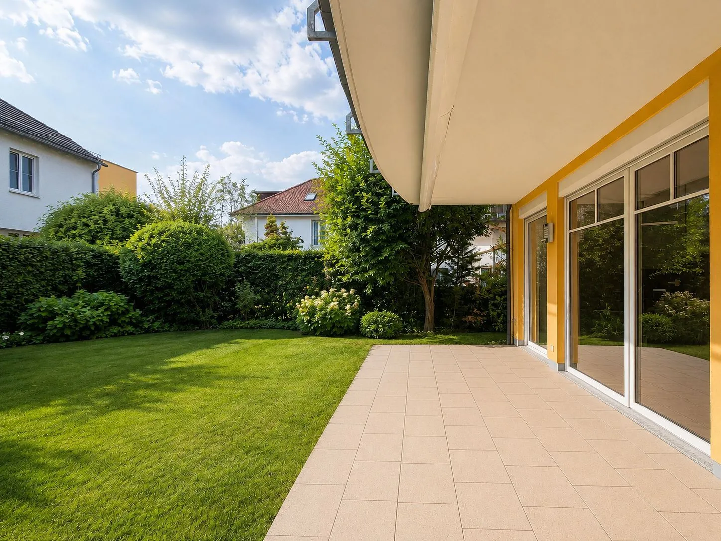Terrasse mit Garten