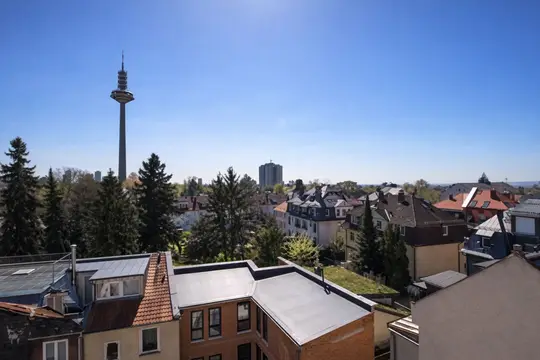 möblierte 3-Zimmer-Dachgeschosswohnung mit ausgebautem Spitzboden